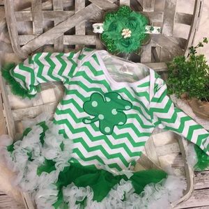 ☘️ St. Patty’s Day Ruffle Onsie ☘️ Baby NEW 12-18 months St Patrick’s Day Frilly
